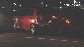 轎車停內車道「未亮燈」　害5車慘撞