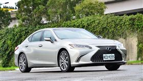 Lexus ES 250。（圖／鍾釗榛攝影）