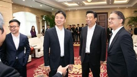 劉強東現身京東總部　被疑另有隱情！
