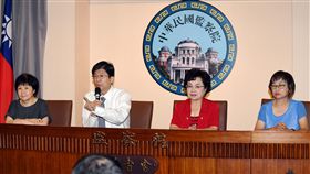 林俊佑闖幼兒園辦私案　監院通過彈劾監察委員楊芳婉（右起）、江綺雯、蔡崇義、楊芳玲4日在監察院召開記者會，對監院通過彈劾花蓮地檢署檢察官林俊佑率警員赴幼兒園辦「私案」一事提出說明。中央社記者施宗暉攝　107年9月4日