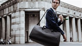 Signature 2.0變形西裝行李袋。（圖／妮好商城提供）