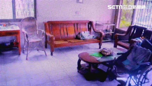 不知弟病逝…精障母姊伴屍同床睡7天