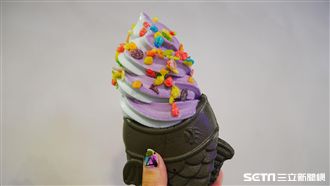 IG爆紅甜點　鯛魚燒吐出彩虹冰淇淋