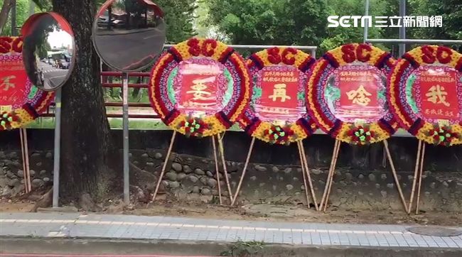 比唱歌終於得獎　12花圈要母別唸了