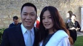 趙薇 黃有龍
http://k.sina.cn/article_6387865630_17cbf181e001001jzm.html