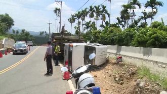 女兒遭高壓電暈　老爸急求救半路翻車