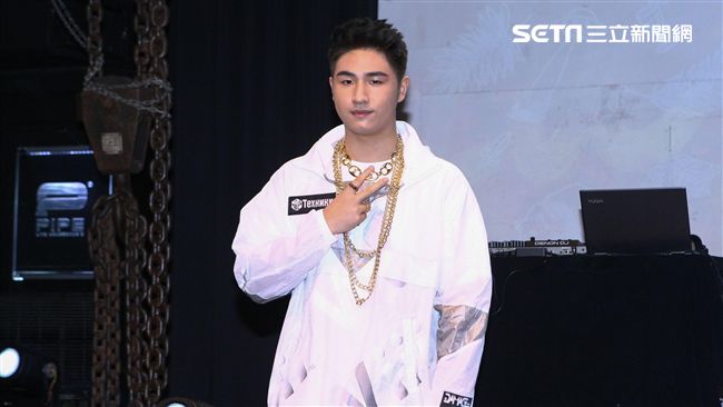 憲哥兒自比國王　嗆酸民經濟又實惠