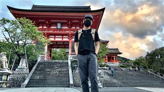 富察皇后前夫大阪受困　躲麥當勞避颱