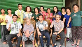 魏明谷訪百歲人瑞　親贈9000元敬老禮金