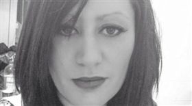 ▲瑞諾森虐殺前男有的寵物魚裔邊大喊：「死吧！」。（圖／翻攝自Serena Reynoldson臉書）