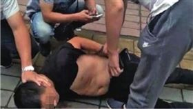 ▲2名搶匪最後被警方抓獲。（圖／翻攝自澎湃新聞）