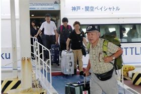 關西機場淹成孤島　9/11前航班全取消（圖／翻攝自@WYJapan推特）