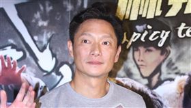 九孔盛裝出席汗猛飆  頻被謝祖武虧妝比杜詩梅還濃[20180829台北訊]