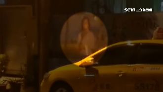 候選人布條掛樹下　半夜一看嚇壞人