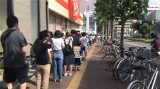 驚人秩序！日災民排隊買物資超安靜