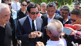 張成思向馬英九陳情　圖／翻攝自馬英九臉書