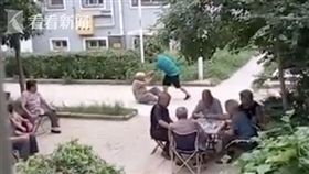 逆子掌摑80歲養母 狂言「我打你又怎樣」鄰居冷血打麻將（圖／翻攝自看看新聞）