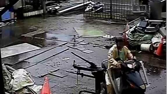 男賊冒雨偷鋁窗遭逮　變賣只得手百元
