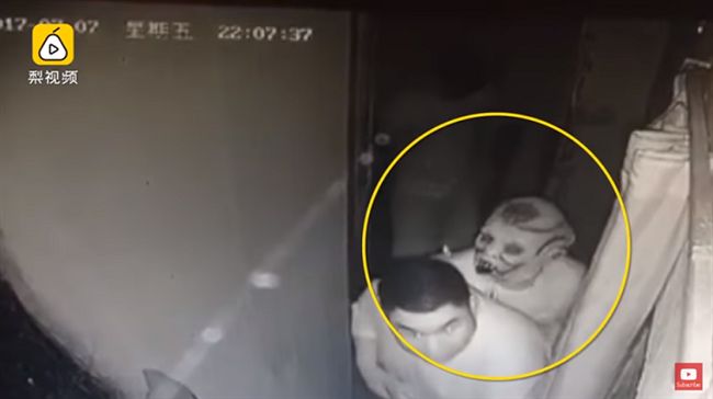 以為牽的是妹妹…暖男哥一回頭崩潰