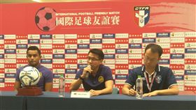 ▲馬來西亞足球隊總教練與球員。（圖／記者林辰彥攝影）