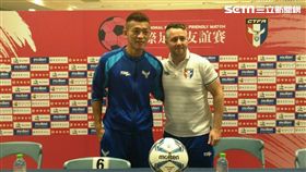 ▲中華足球隊總教練懷特與隊長陳柏良。（圖／記者林辰彥攝影）