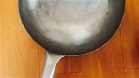 16:9
正面還反面？一張鍋子圖吵翻　號召鍋子系網友支援！
圖／翻攝自微博