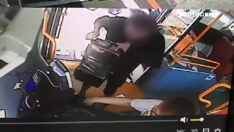 投3元被要求補票　醉漢脫序砸錢箱