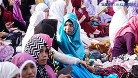 伊斯蘭教重大節日「開齋節」，大量穆斯林湧入台北清真寺。（圖／記者林敬旻攝）