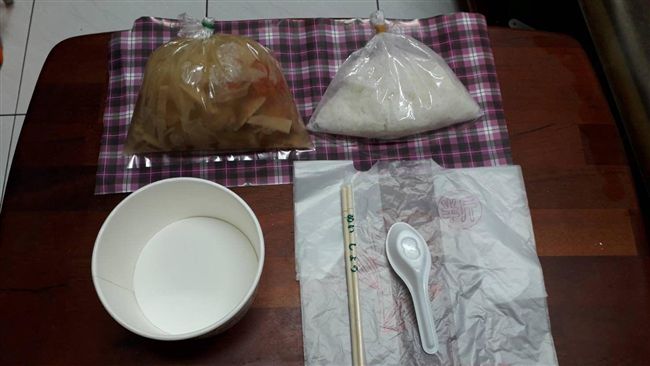 佛系老闆！大鍋菜+整包白飯僅賣20