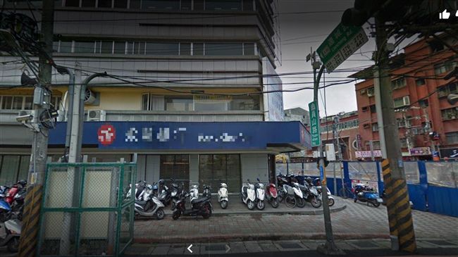 男持藍波刀搶銀行　聽到警鈴尷尬快閃