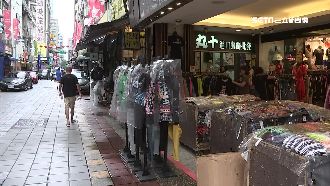 夜市買250元衣下水想退　遭拒氣炸
