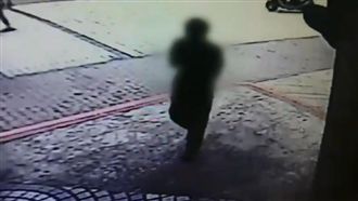 變態男伸手襲胸　14歲少女驚嚇報案