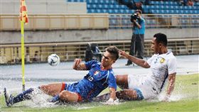 踢球還是滑水？網酸北田：根本游泳池
台北田徑場,排水,足球
翻攝自臉書《足巢 Football Home》