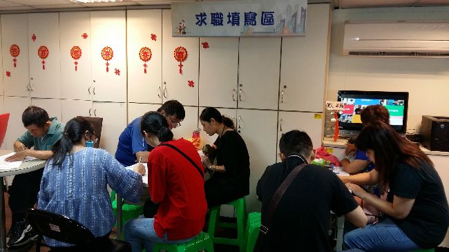 失業勞工重返職場　薪資減1608元