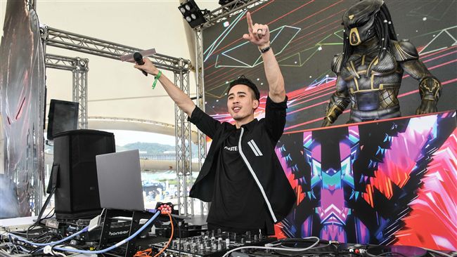 麻吉弟弟親操刀！　尬全球百大DJ