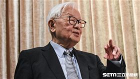 台積電董事長張忠謀召開台積電法人說明會。 圖／記者林敬旻攝