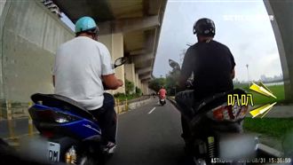 2男併排騎車還聊天　擋路嗆：叭什麼