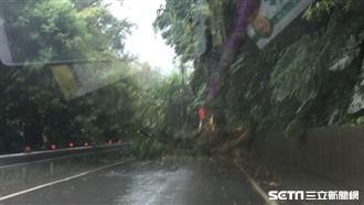 豪雨來襲！新北萬里土石坍方改道行