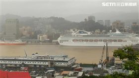 基隆港被染成黃色了（圖／民眾高先生提供）