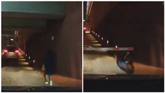 女車道爆衝遭柵欄KO　網笑翻狂重播