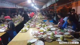 搶萬盤供品太超過？民眾翻桌惹怒人