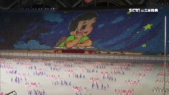 北韓國慶演出　萬人排字秀如「螢幕」