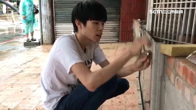 收到髒紙鈔…暖店員衝獨居嬤家幫打掃