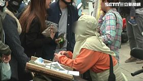 濫用愛心?蜜餞阿嬤遭踢爆 夫癱子亡皆捏造