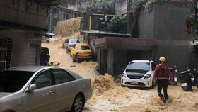 豪雨再襲基隆多處淹水　雨勢轉小部分積水稍退