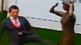 日人踹台南慰安婦銅像　謝龍介北上抗議：台灣人不是軟腳蝦 合成圖翻攝自謝龍介臉書