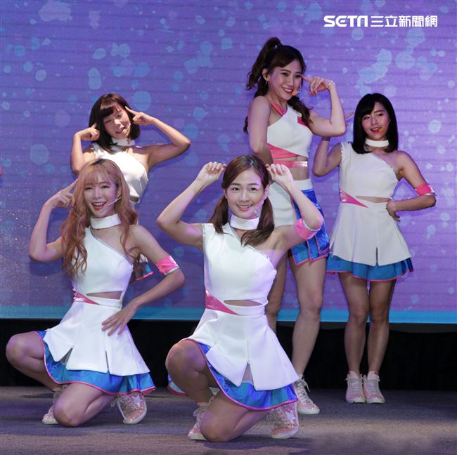 「LamiGirls」2018全新單曲 Love Me More 新歌發表。（記者邱榮吉/攝影）