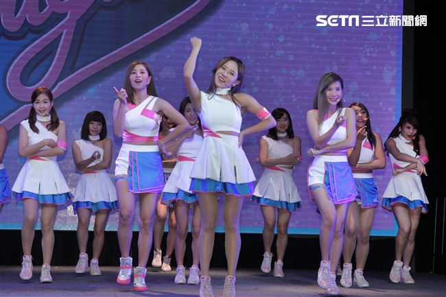 「LamiGirls」2018全新單曲 Love Me More 新歌發表。（記者邱榮吉/攝影）