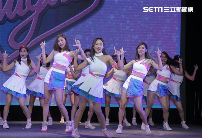 「LamiGirls」2018全新單曲 Love Me More 新歌發表。（記者邱榮吉/攝影）