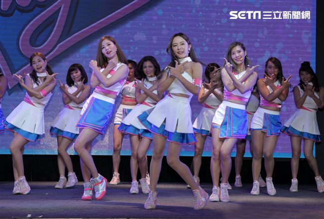 「LamiGirls」2018全新單曲 Love Me More 新歌發表。（記者邱榮吉/攝影）